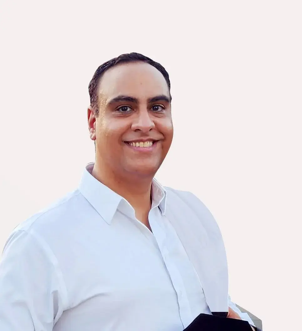 Dr. Farzan Kashef, dentist at Smile Magic in Montana Avenue, El Paso